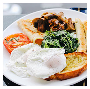 photo d'un petit-déjeuner typique écossais